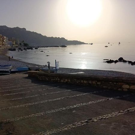 Bilocale Fronte Mare Lejlighed Giardini Naxos Eksteriør billede