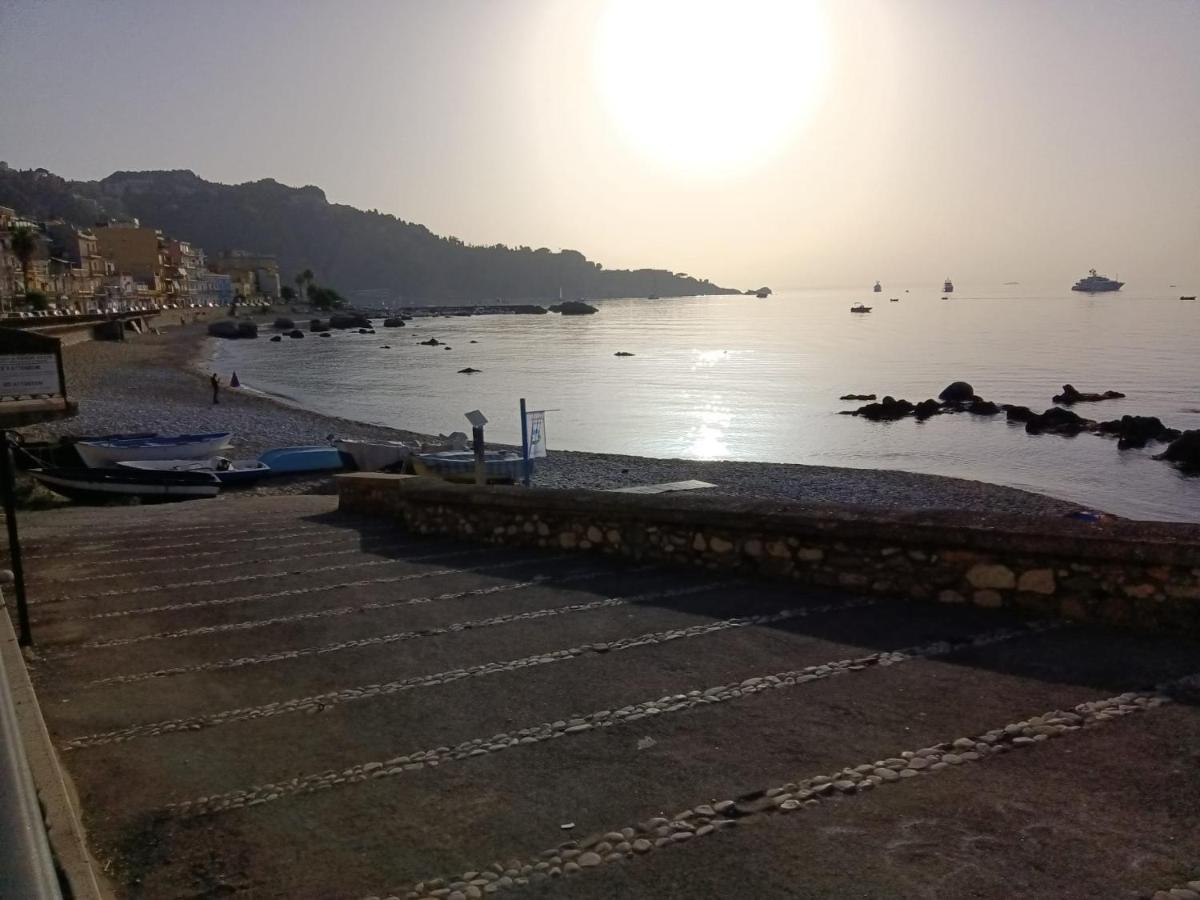 Bilocale Fronte Mare Lejlighed Giardini Naxos Eksteriør billede