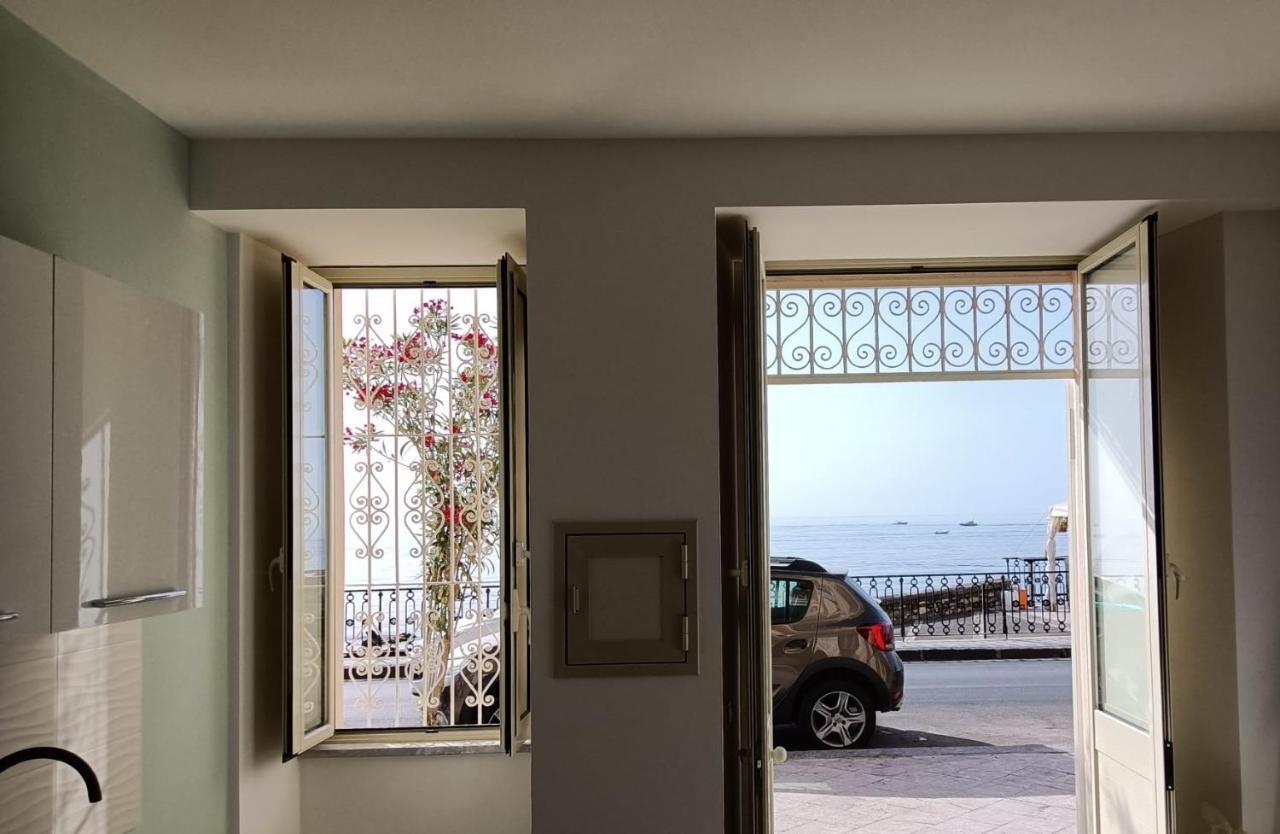Bilocale Fronte Mare Lejlighed Giardini Naxos Eksteriør billede