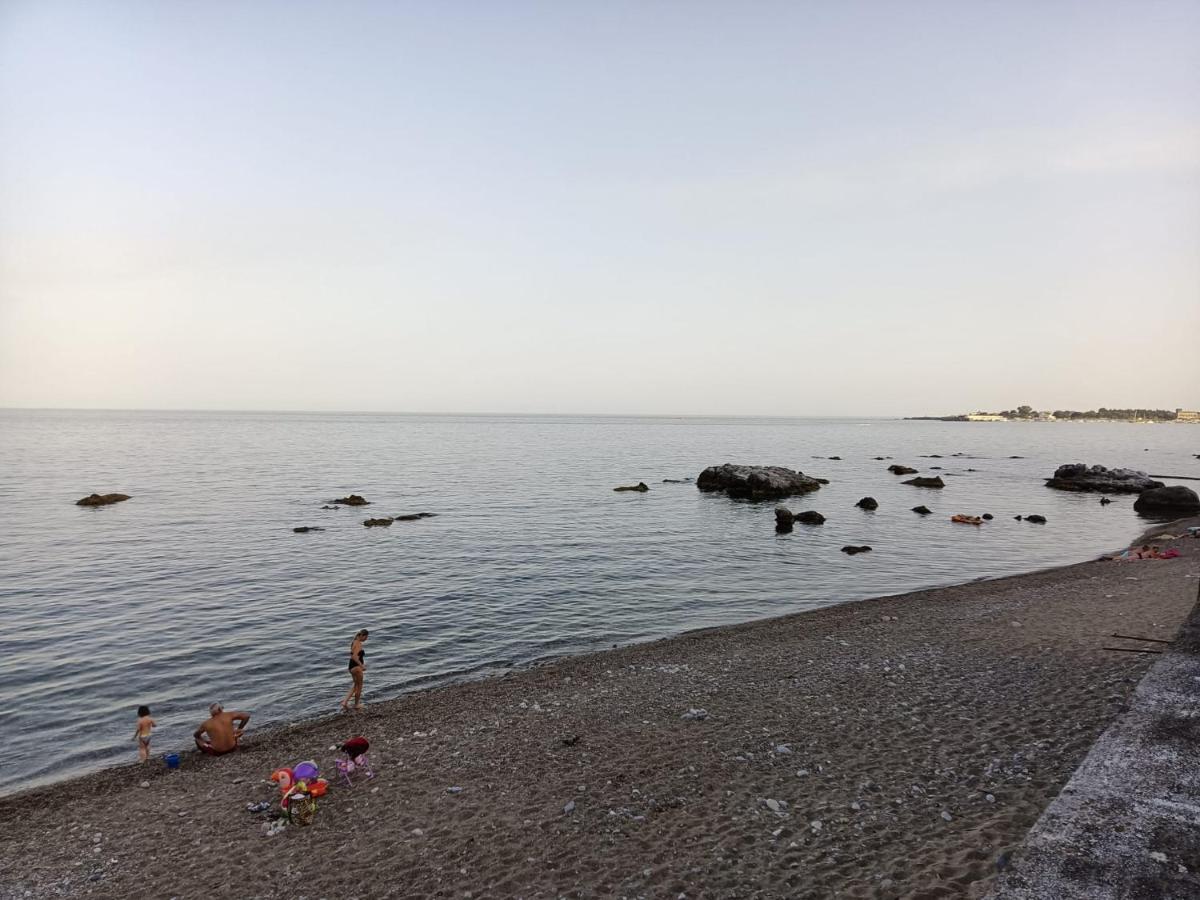 Bilocale Fronte Mare Lejlighed Giardini Naxos Eksteriør billede